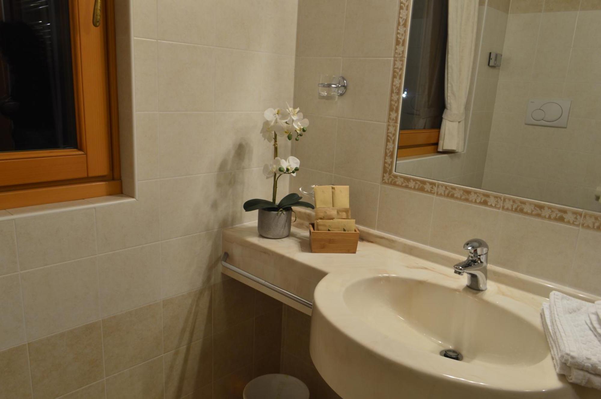Hotel Garni Sant'Antonio Con Spa Madonna Kültér fotó